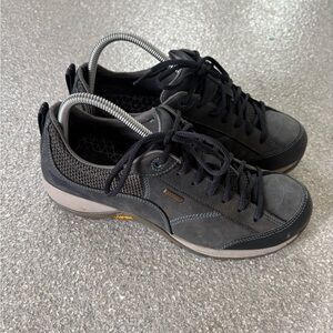 Dansko Paisley navy walking shoes women’s 8.5